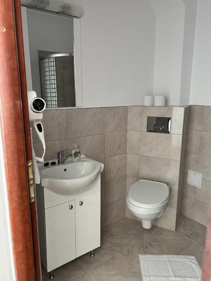 The Dot Hotel Medgyes Kültér fotó